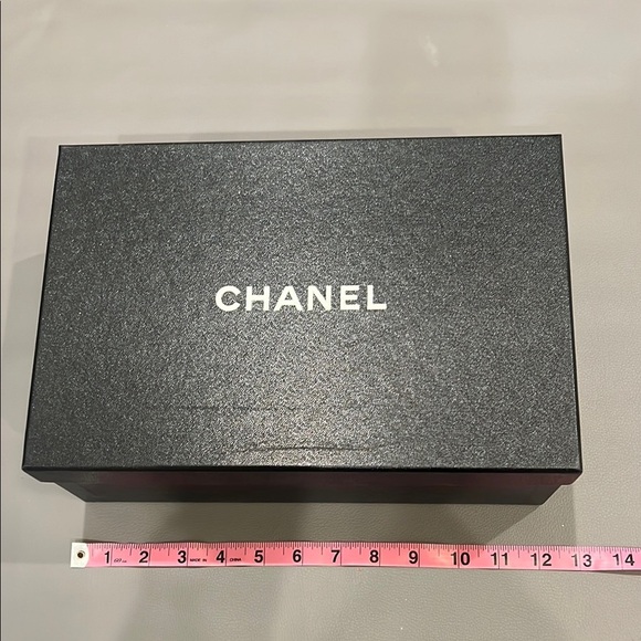 Chanel Black Box - Picture 2 of 4